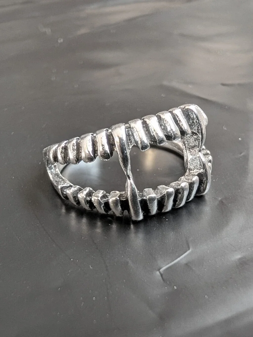 NWT Goth Punk Silver Vampire Teeth Ring Size 7 Unisex